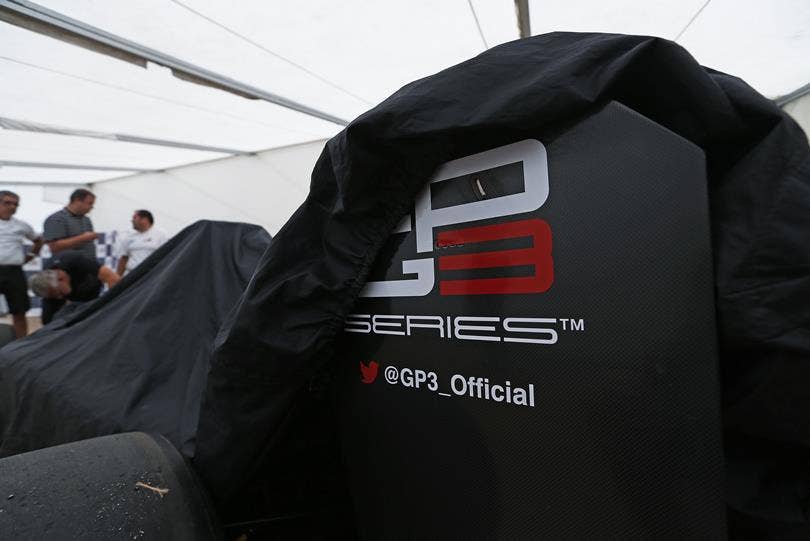 Dallara GP3/16 rear wing covered