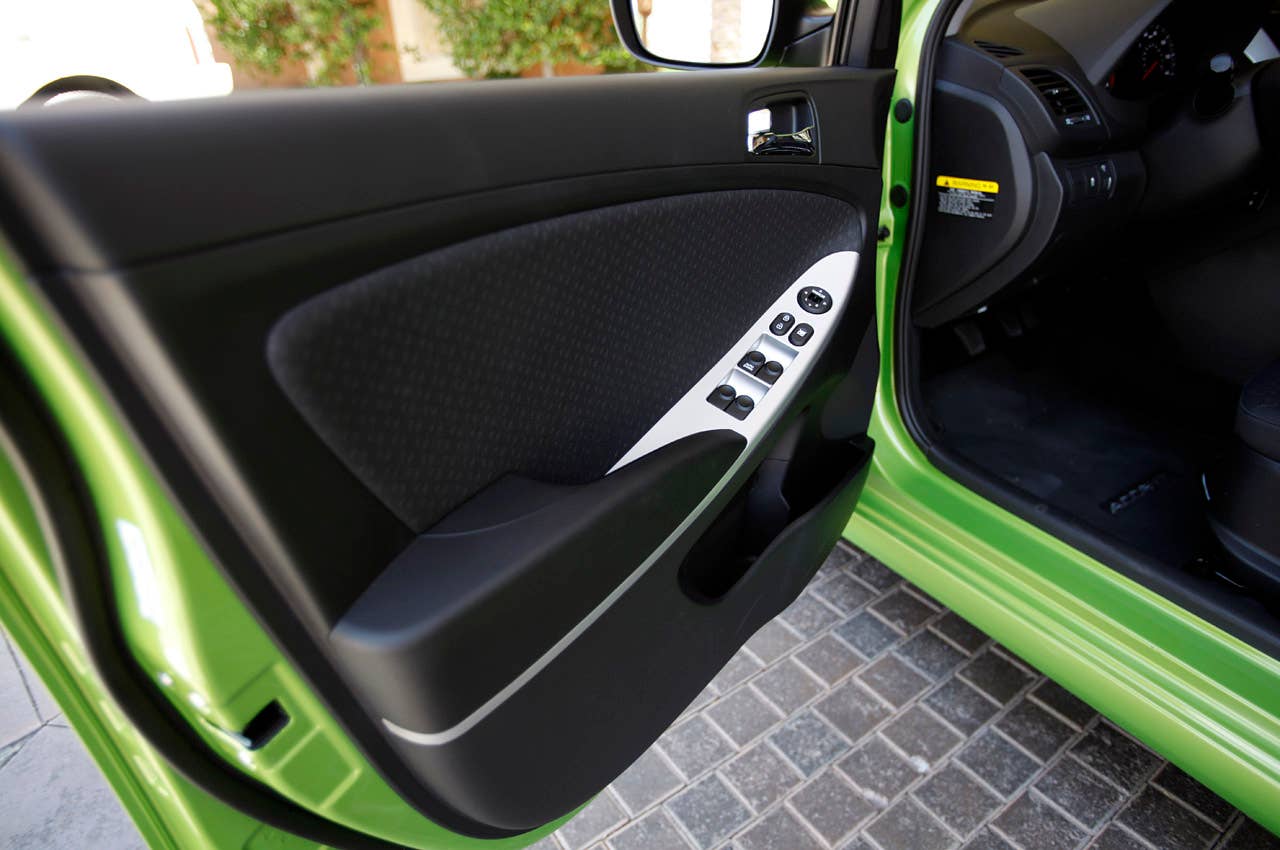 2012 Hyundai Accent Five-Door door
