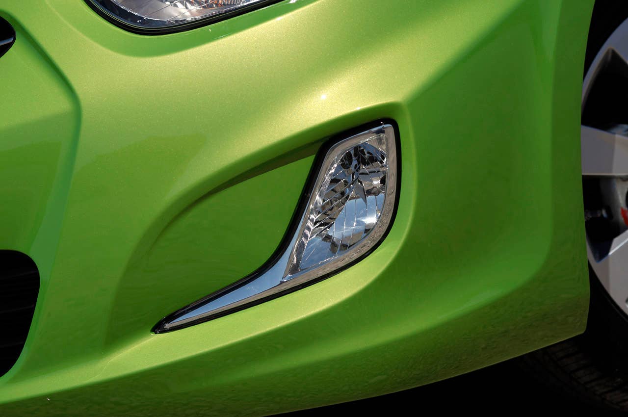 2012 Hyundai Accent Five-Door fog light