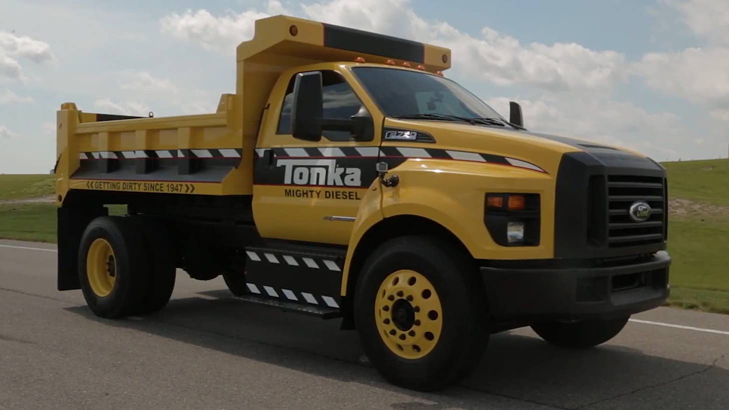 2016 Ford F-750 Tonka Truck