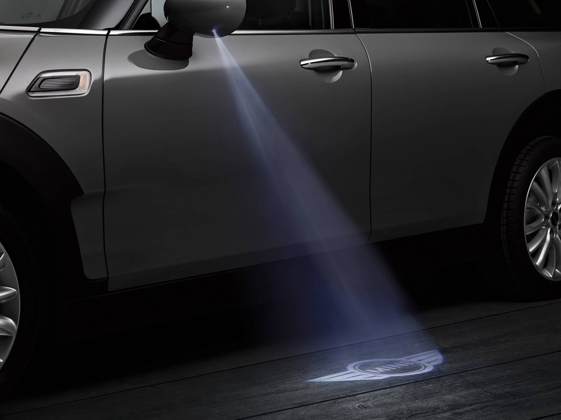 2016 Mini Clubman mirror projector logo