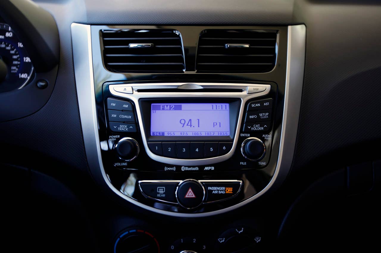 2012 Hyundai Accent Five-Door instrument panel