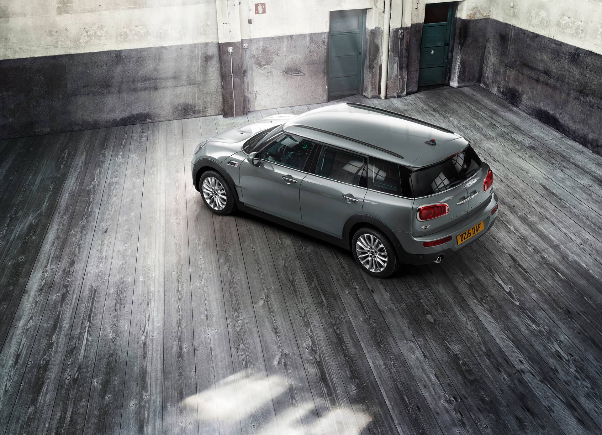 2016 Mini Clubman above rear 3/4