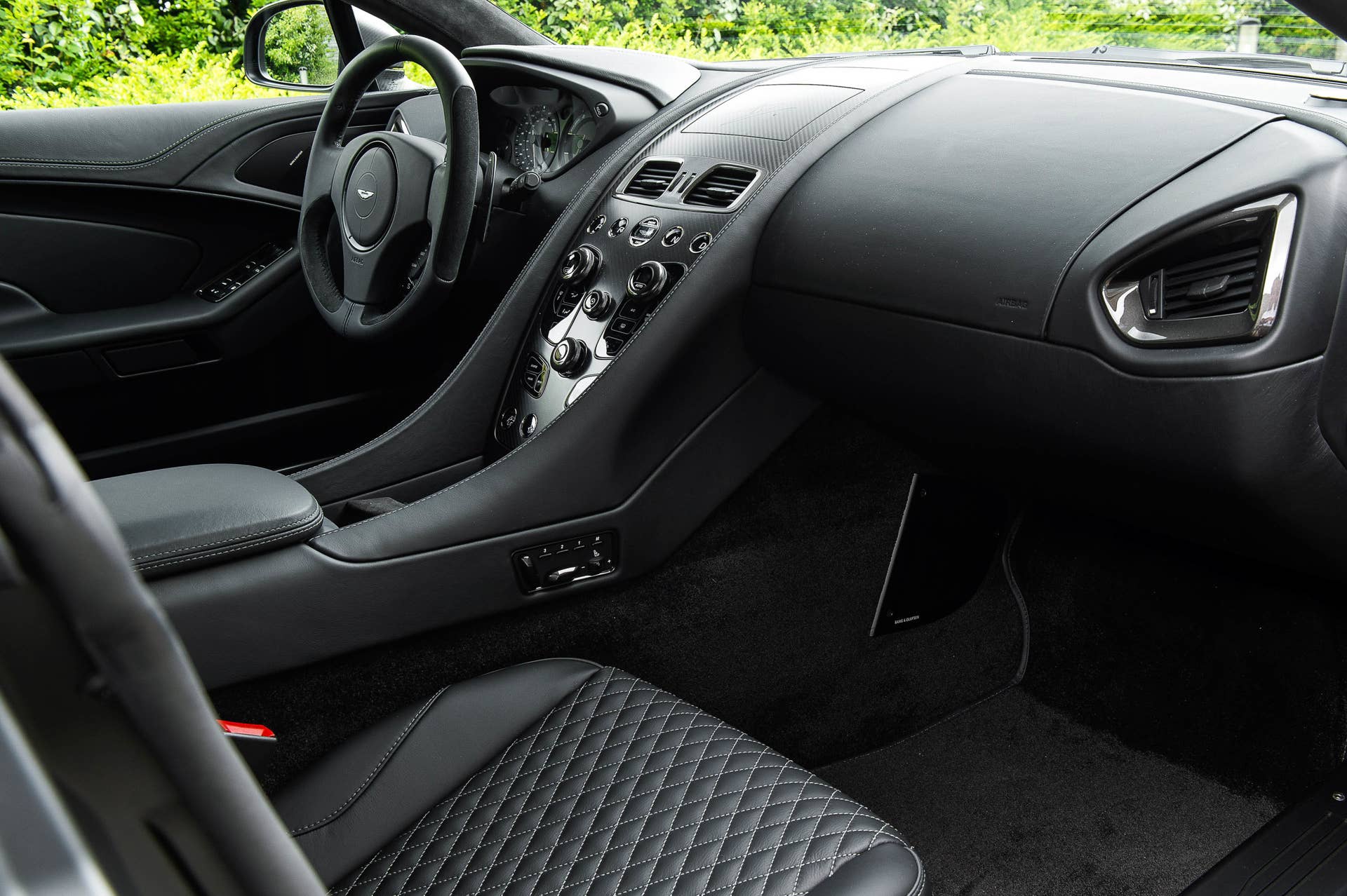 Aston Martin Vanquish One of Seven interior