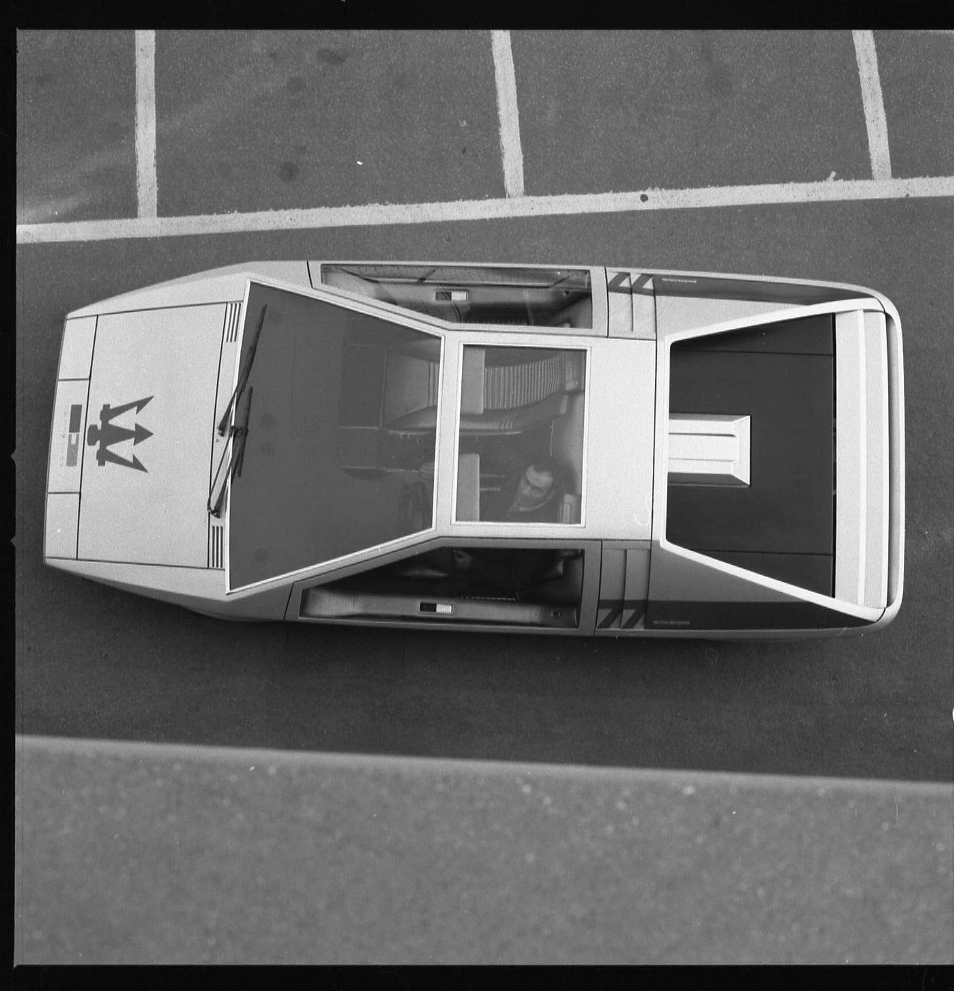 maserati boomerang concept top black white