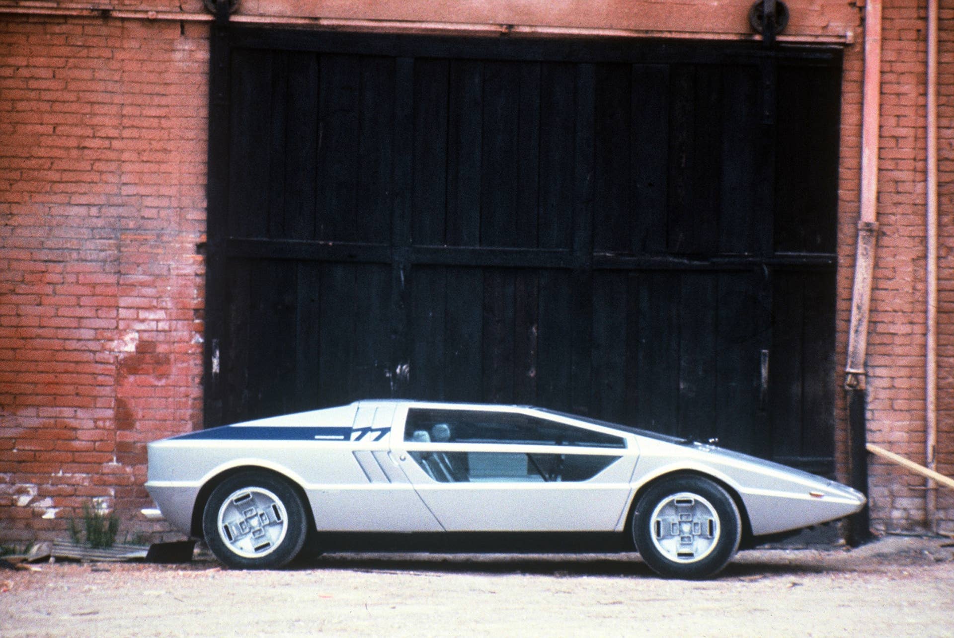maserati boomerang side