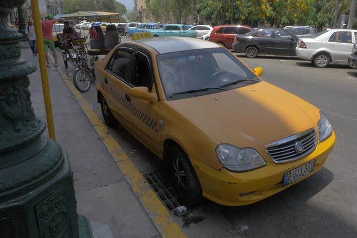 How to Catch a Cab in Cuba