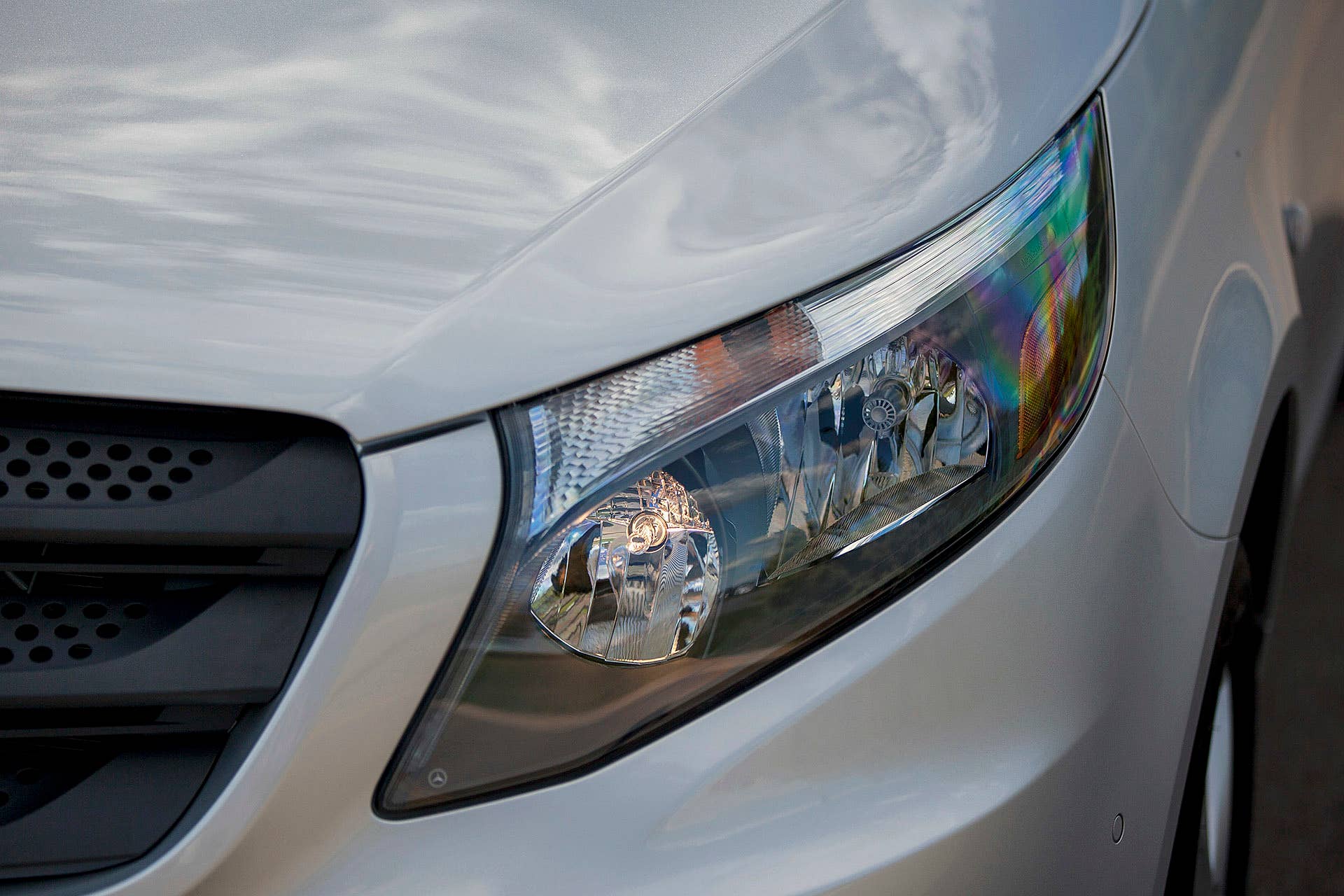 2016 Mercedes-Benz Metris headlight