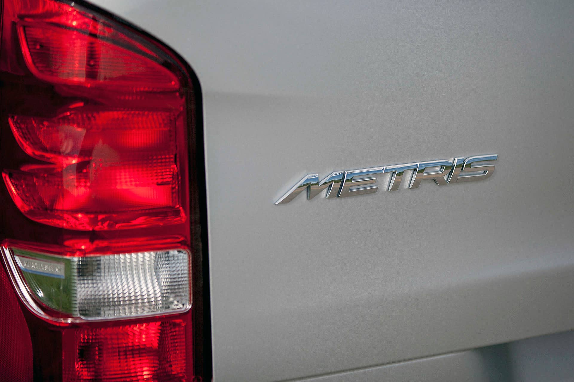 2016 Mercedes-Benz Metris badge