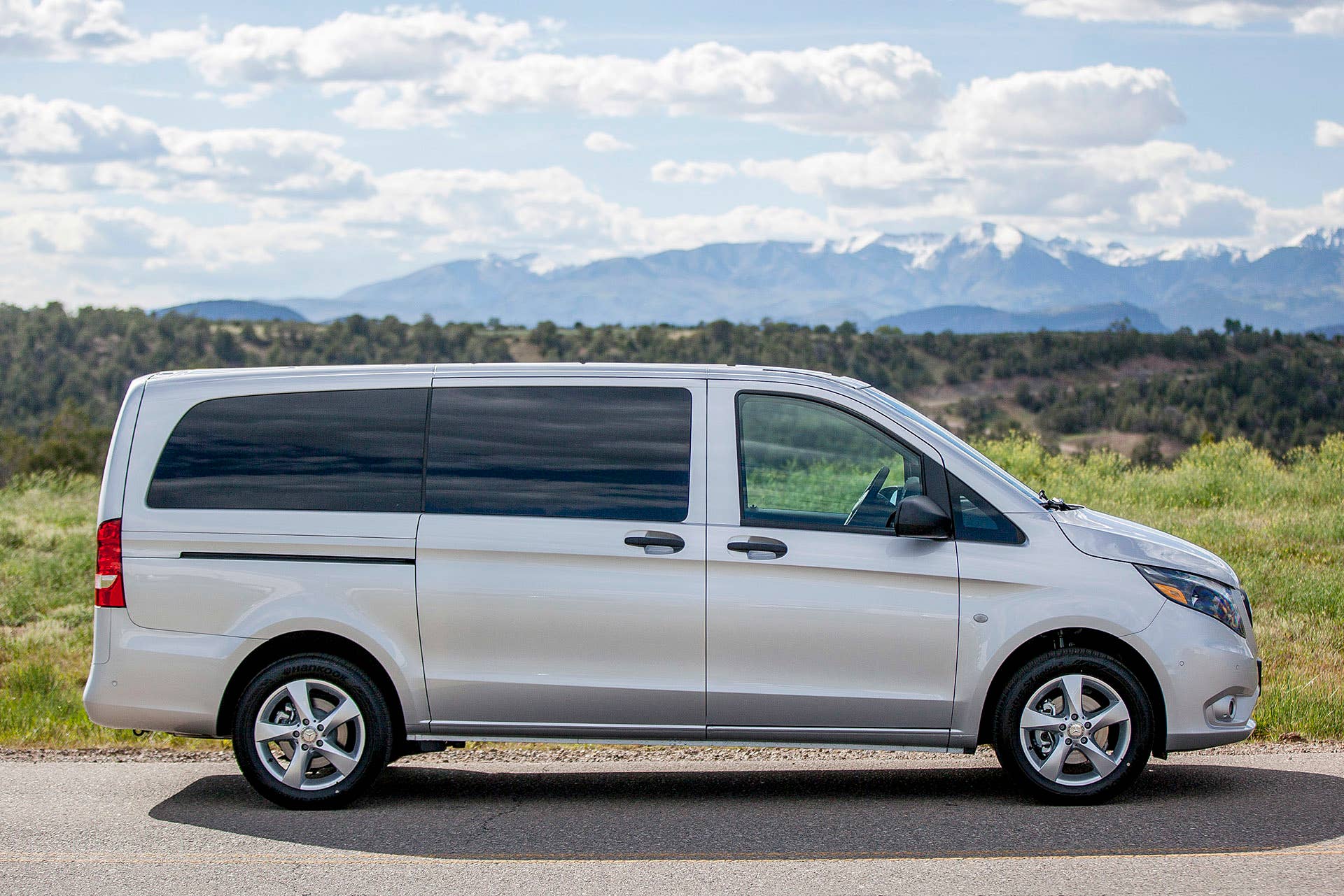 2016 Mercedes-Benz Metris side view