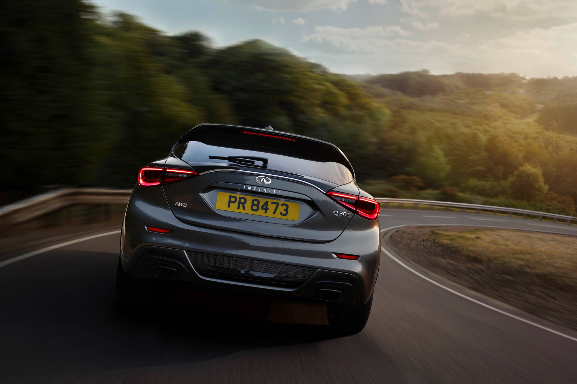 q30 infiniti rear taillights dark corner