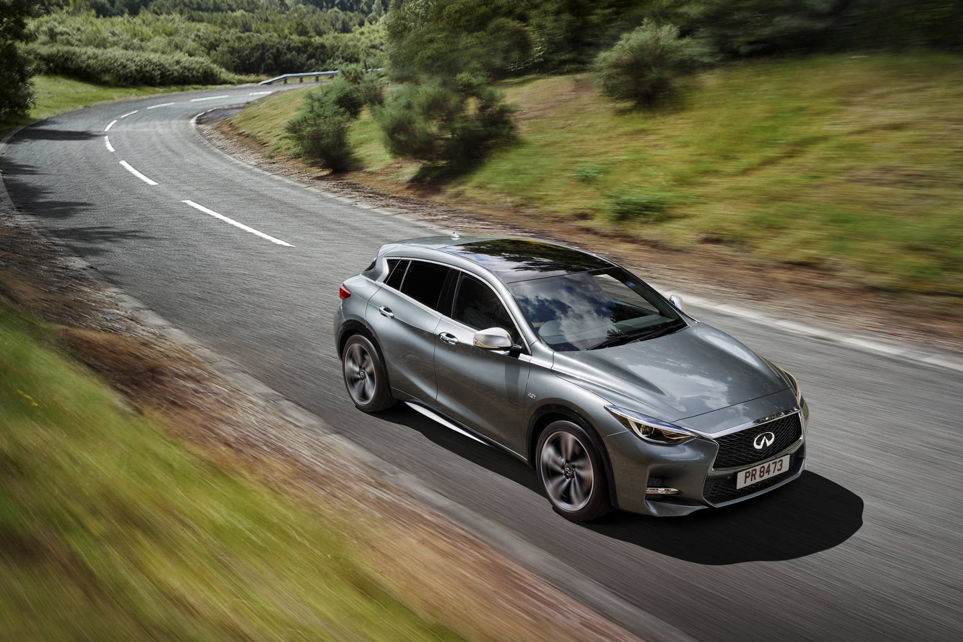 infiniti q30 action above speed front