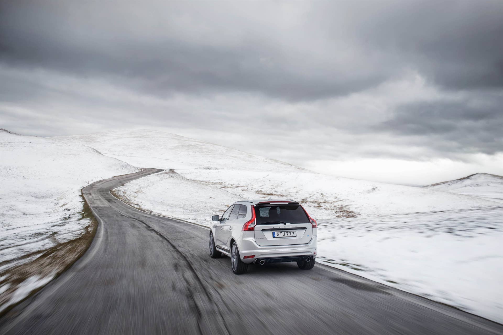 Polestar Performance Parts Volvo XC60 rear 3/4 moving