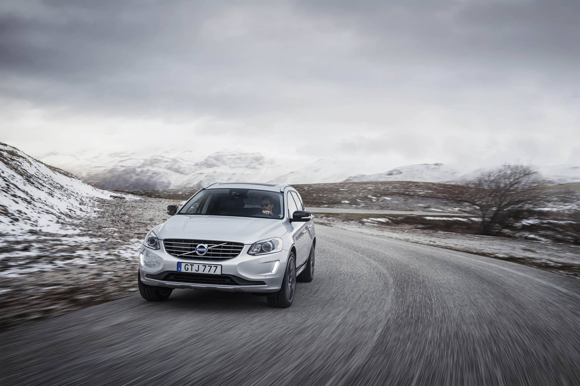 Polestar Performance Parts Volvo XC60 front 3/4 moving