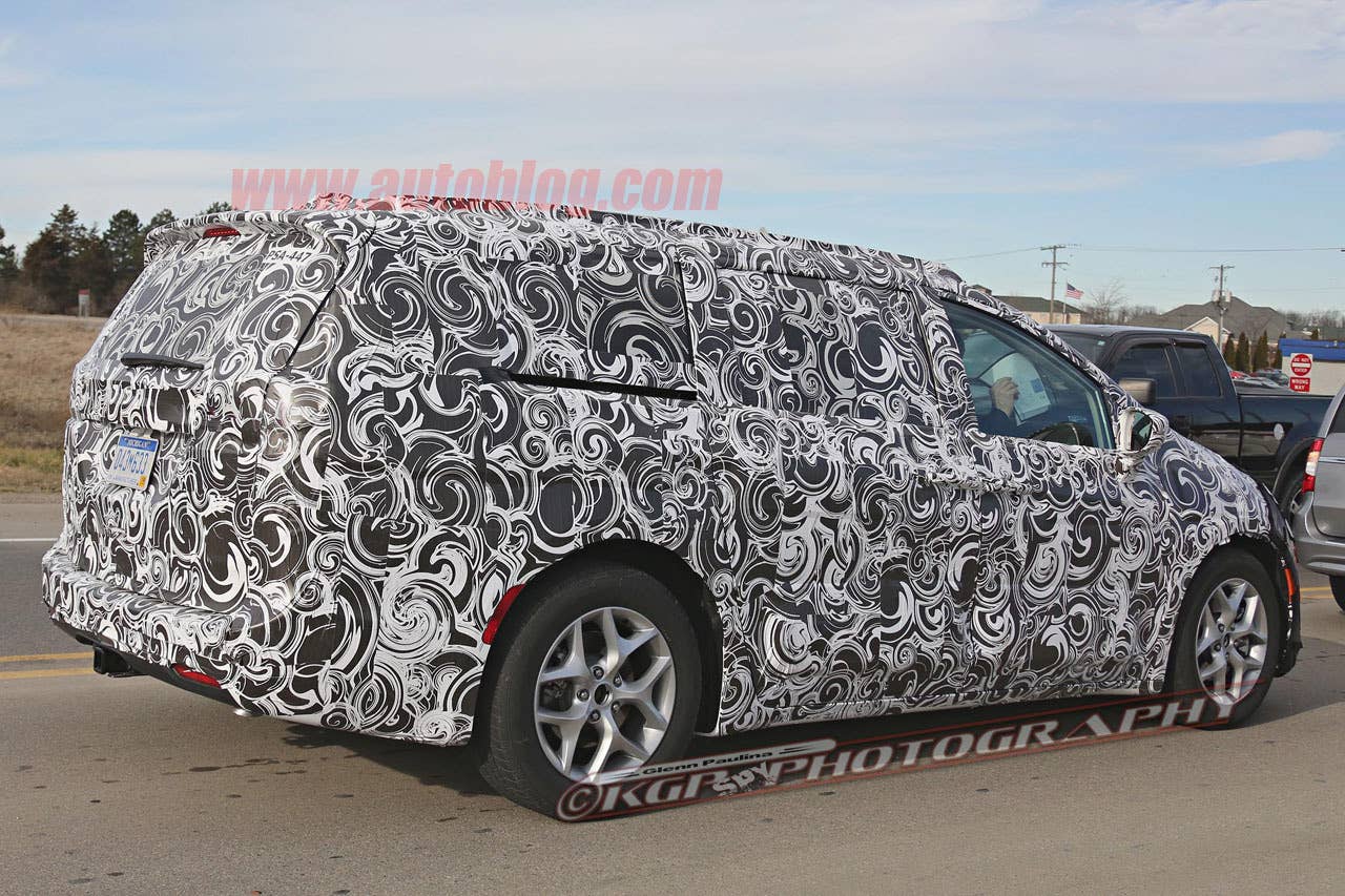 2017 chrysler town and country rear three quarters shape