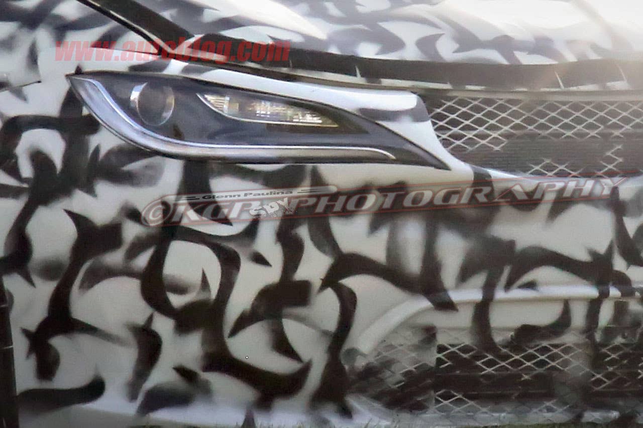 2017 chrysler town and country headlight and grille