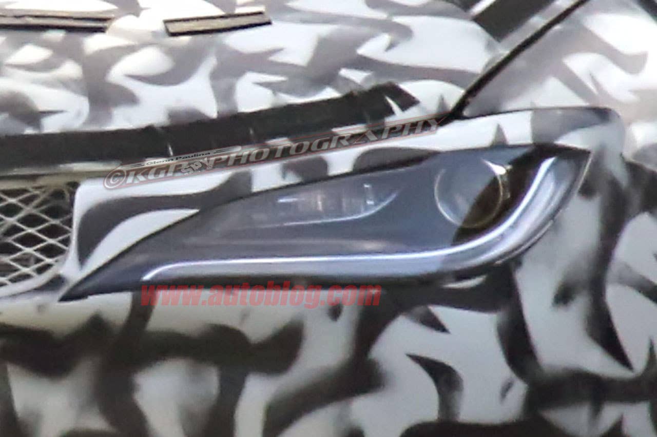 2017 chrysler town and country headlight