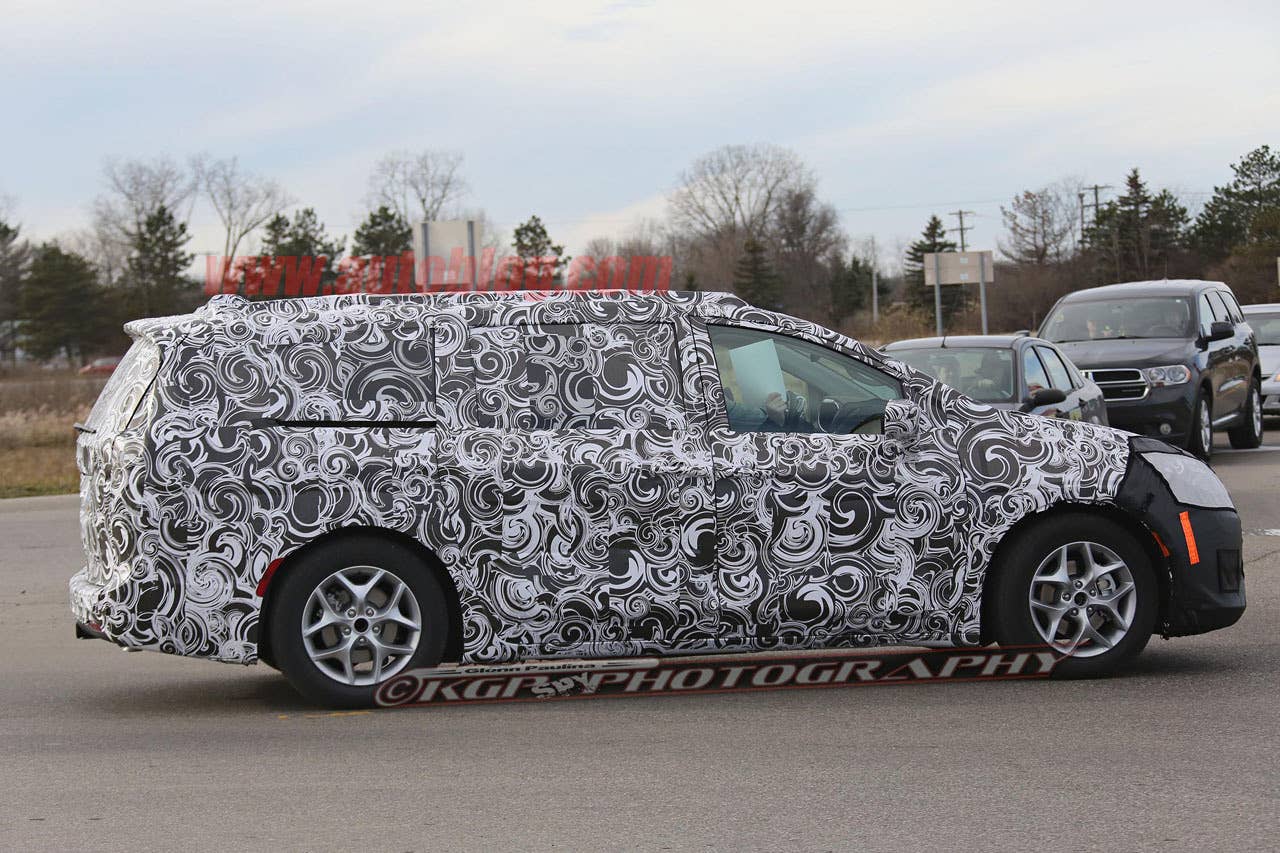 2017 chrysler town and country side camouflage