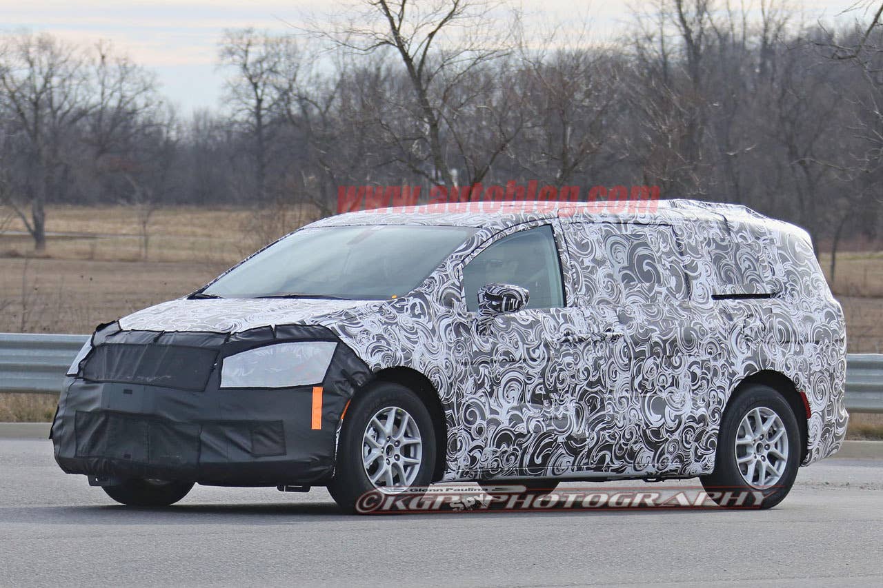 2017 chrysler town and country front three quarters