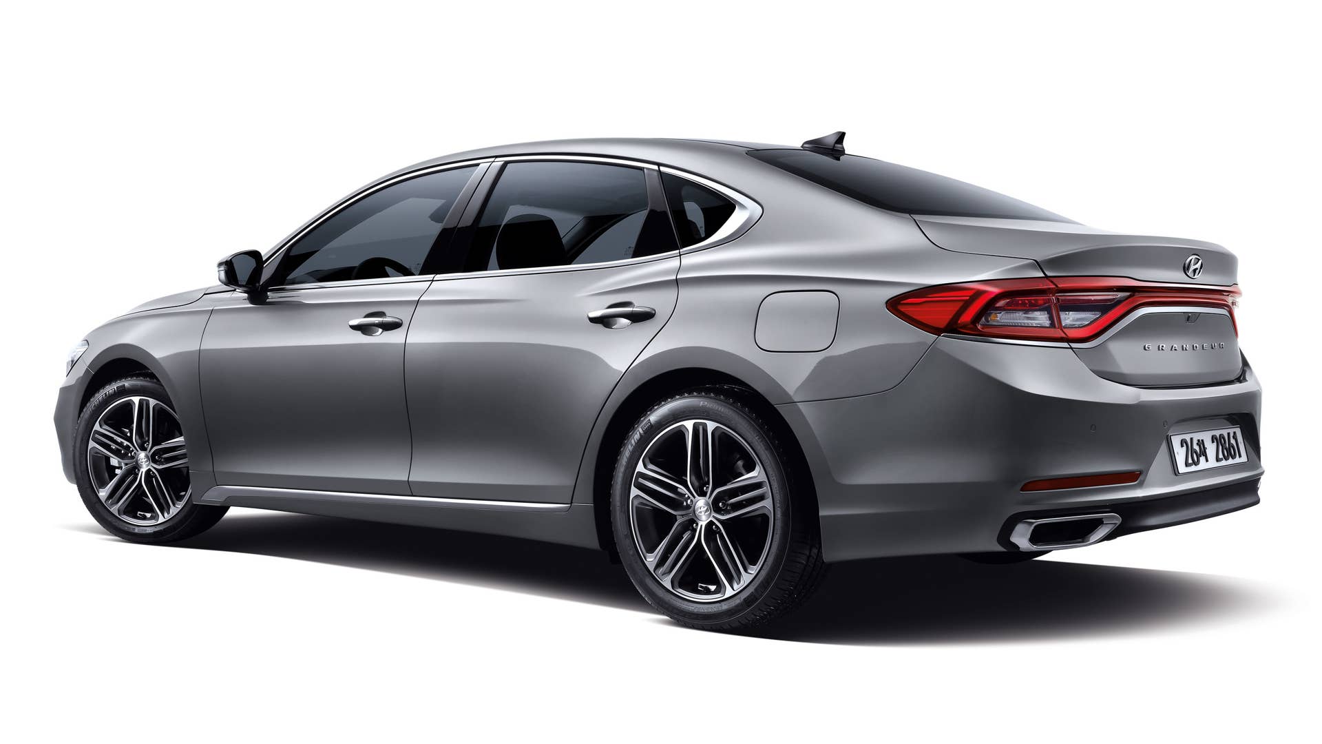 2018 Hyundai Azera rear 3/4