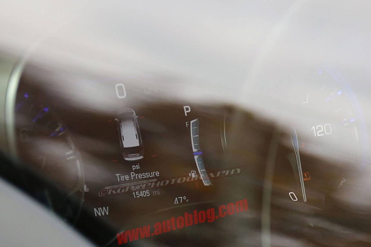 2017 chrysler town and country gauge detail