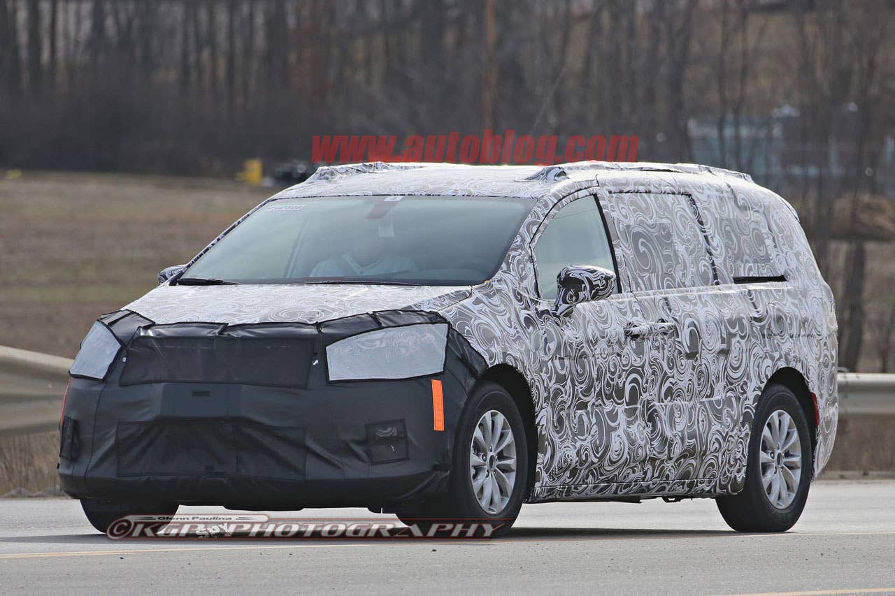 2017 chrysler town and country three quarters