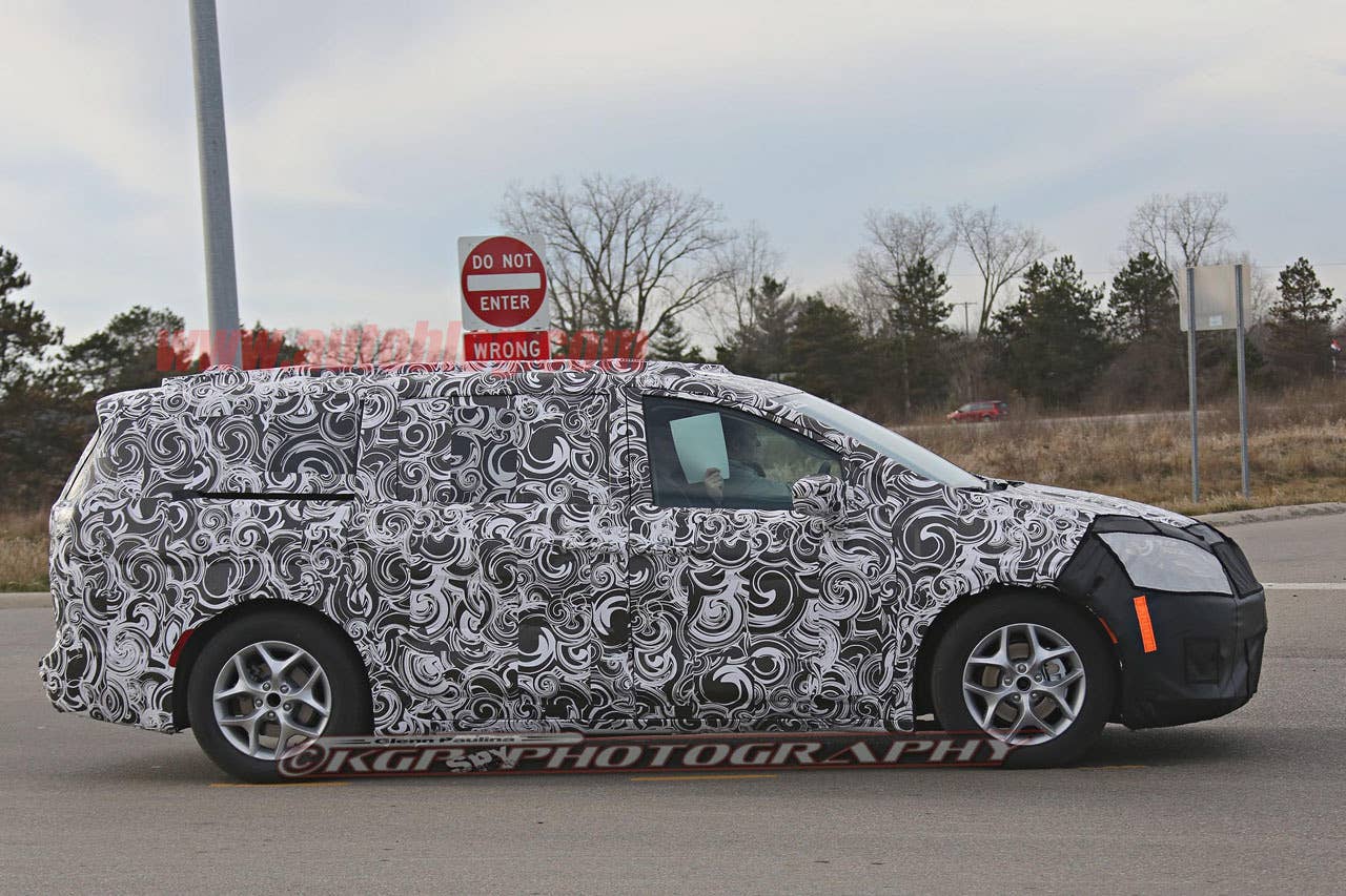 2017 chrysler town and country profile