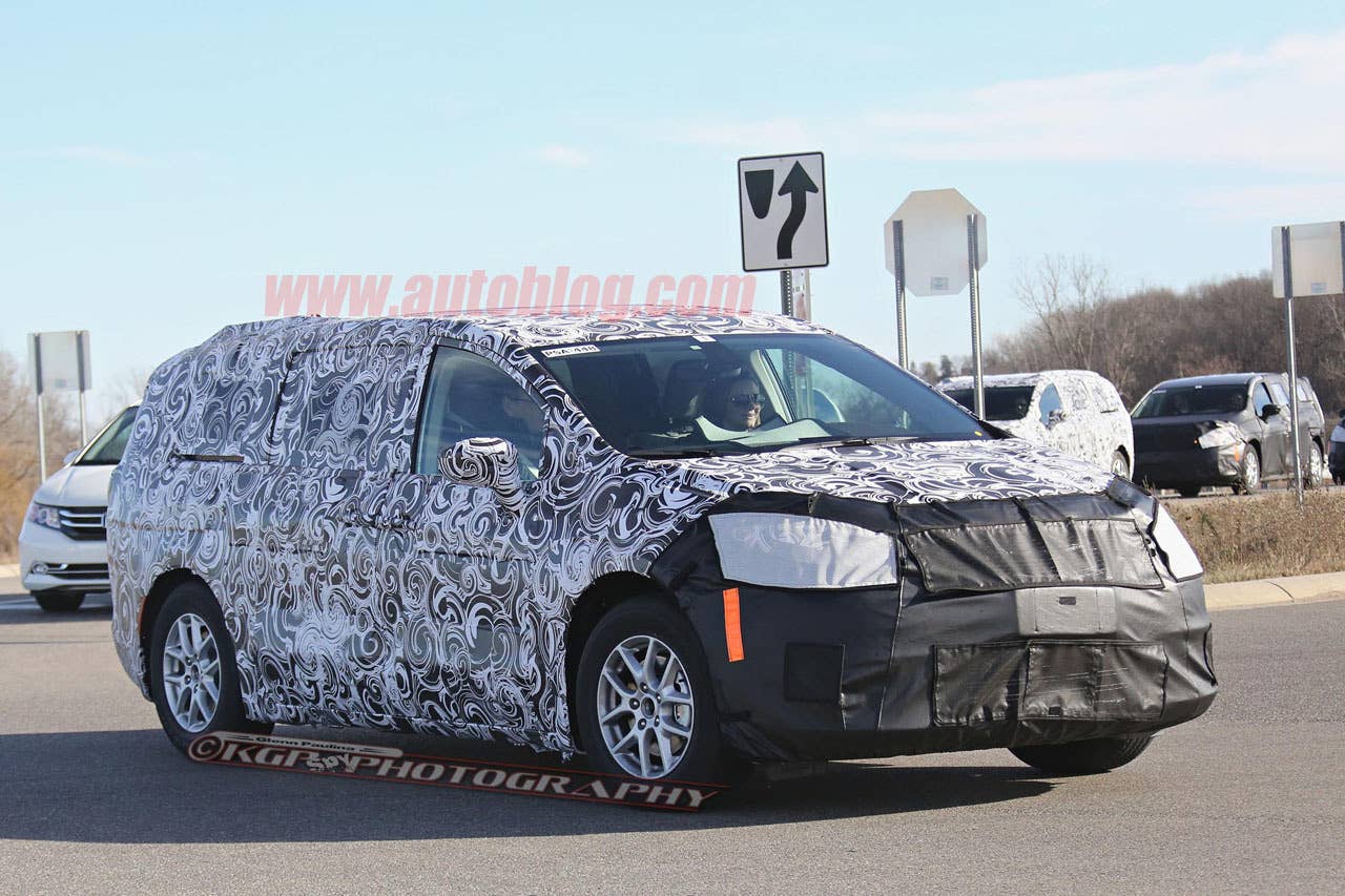 2017 chrysler town and country fleet three quarters