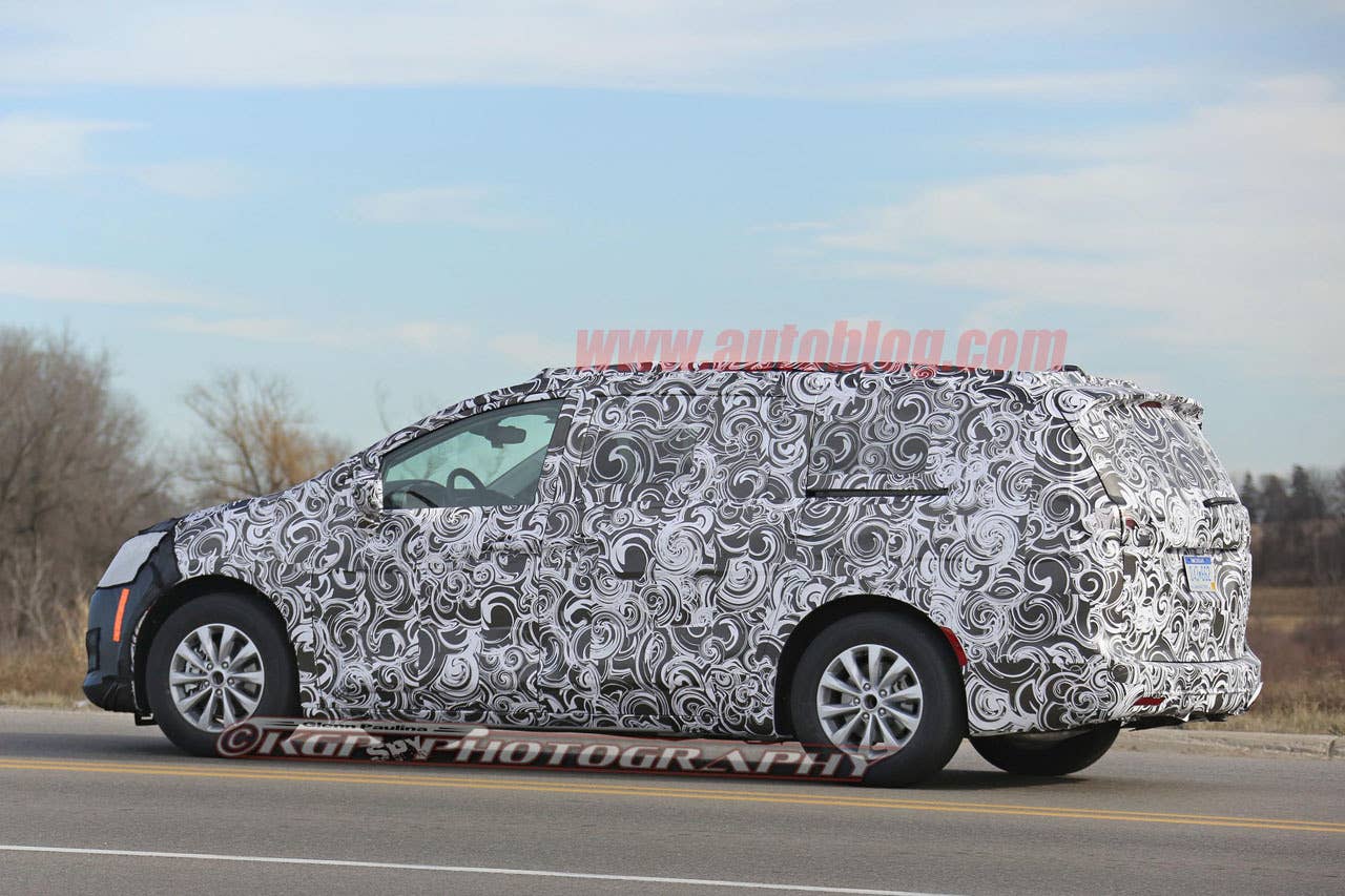 2017 chrysler town and country three quarters driver side