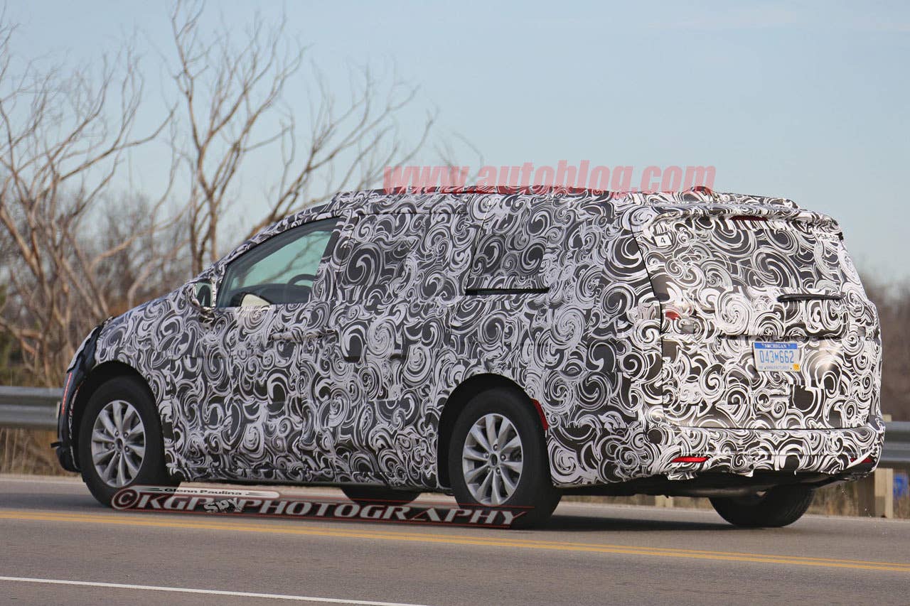 2017 chrysler town and country rear three quarters tailgate