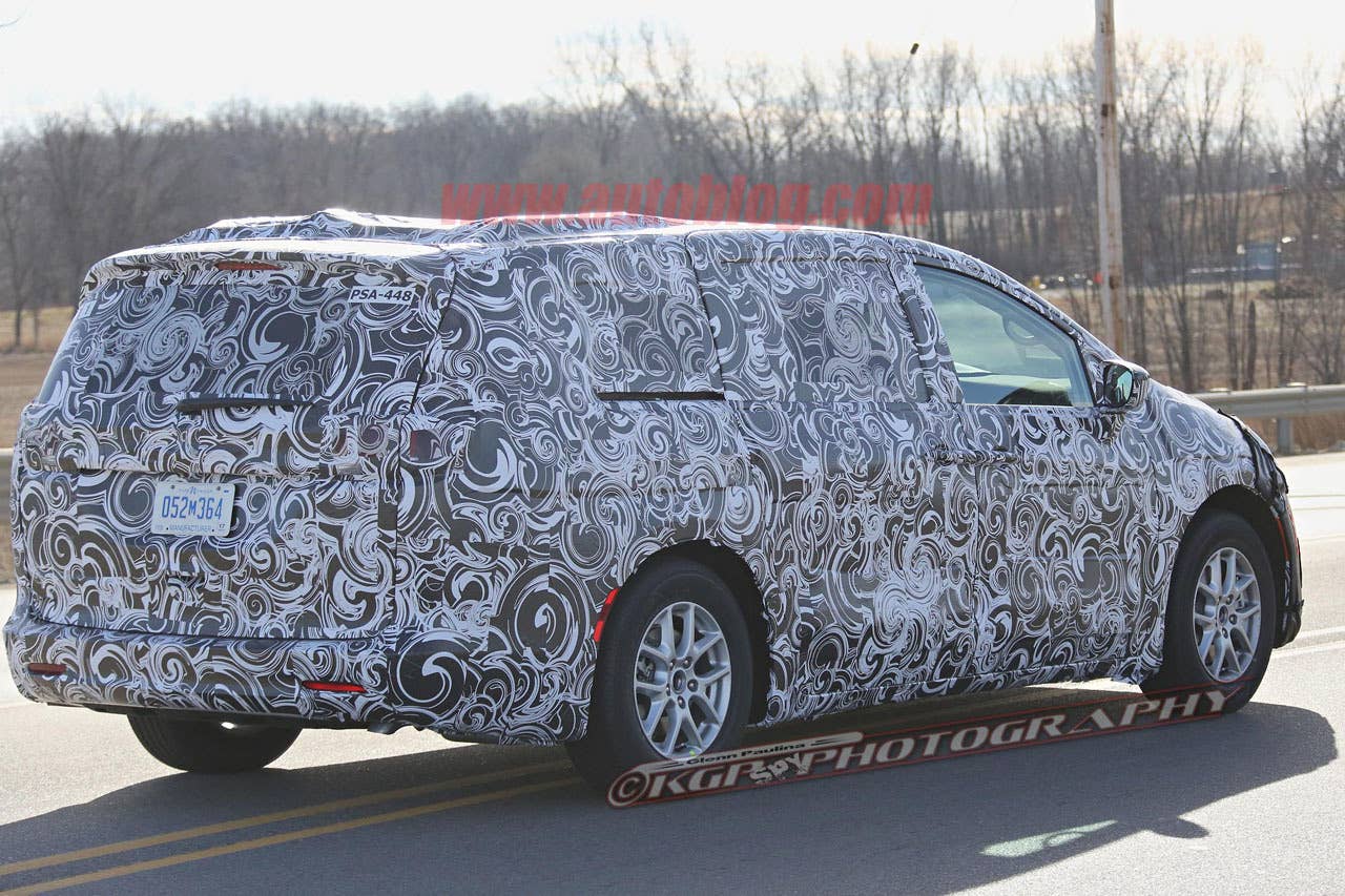 2017 chrysler town and country three quarters back
