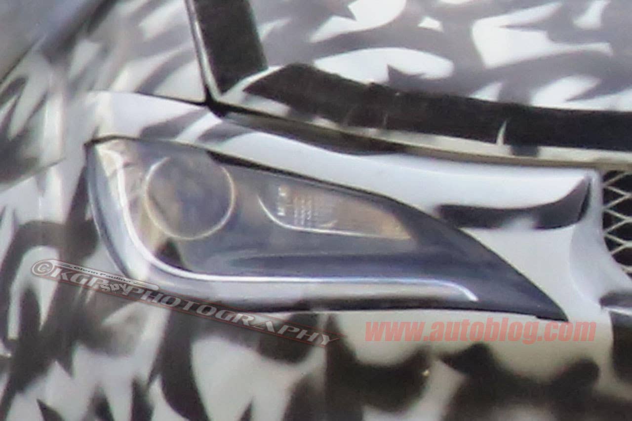 2017 chrysler town and country headlight detail