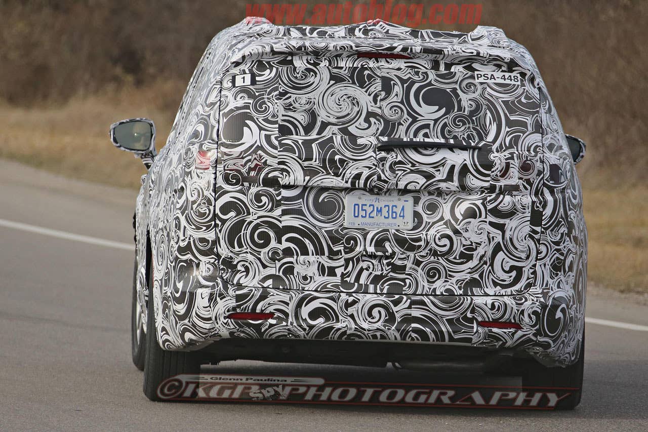 2017 chrysler town and country rear full