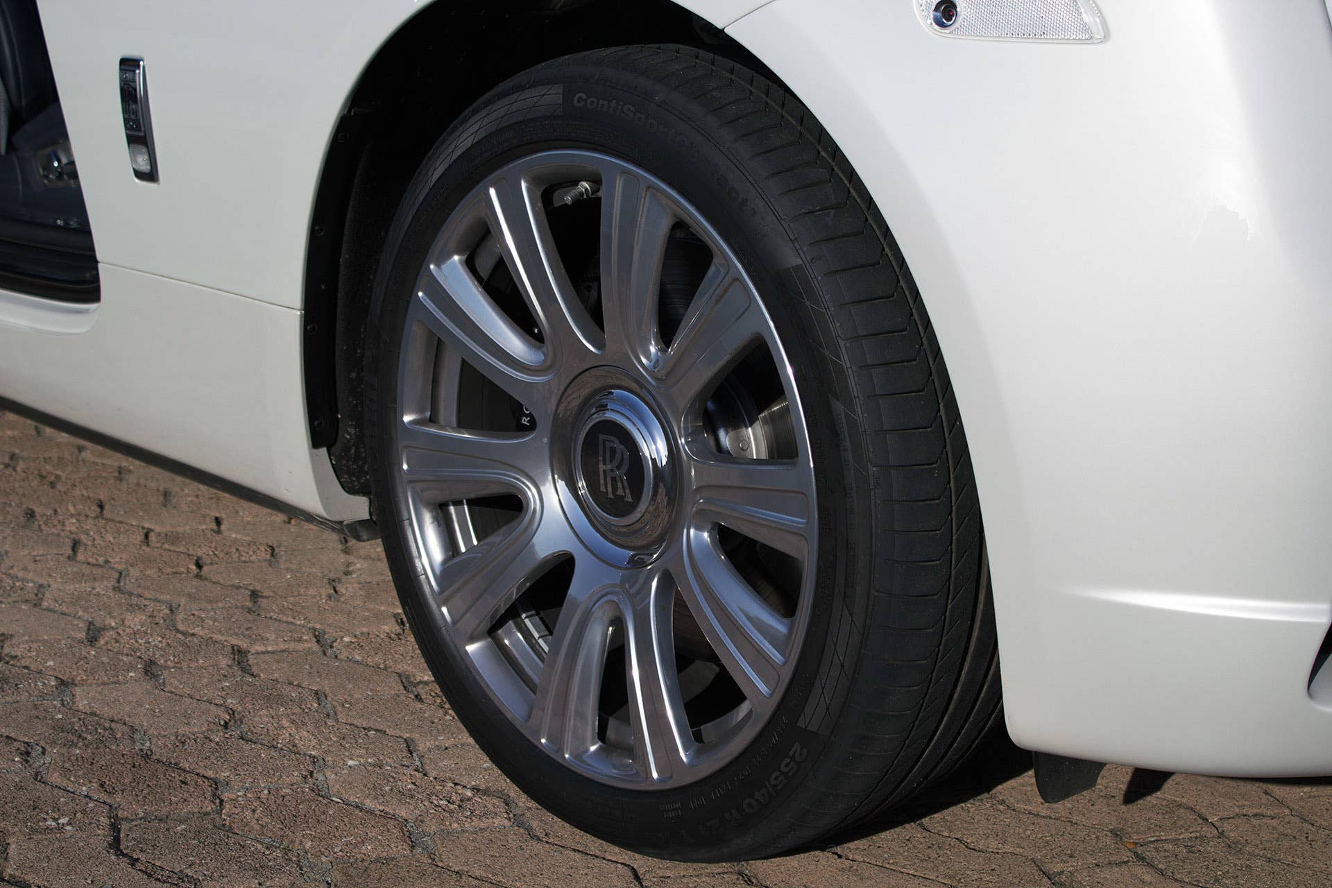 2016 Rolls-Royce Dawn wheel
