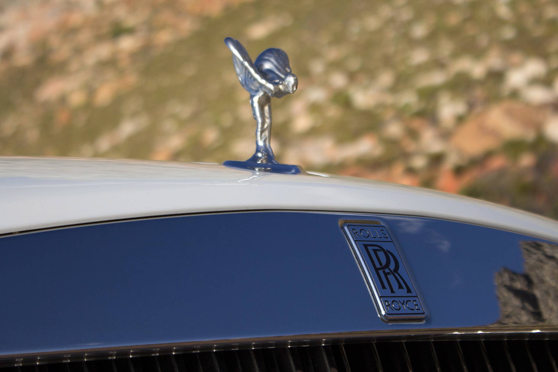 2016 Rolls-Royce Dawn badge