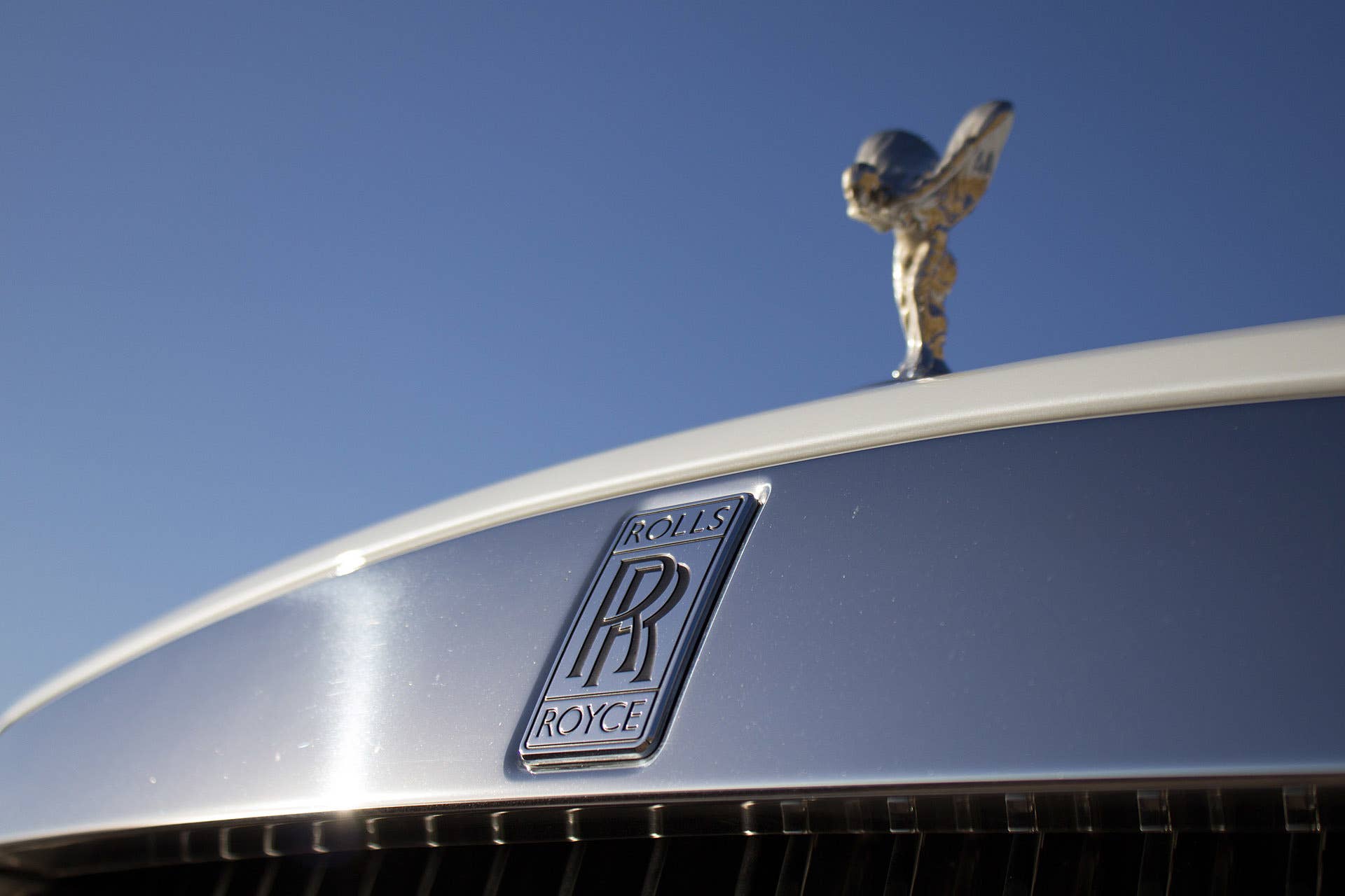 2016 Rolls-Royce Dawn badge