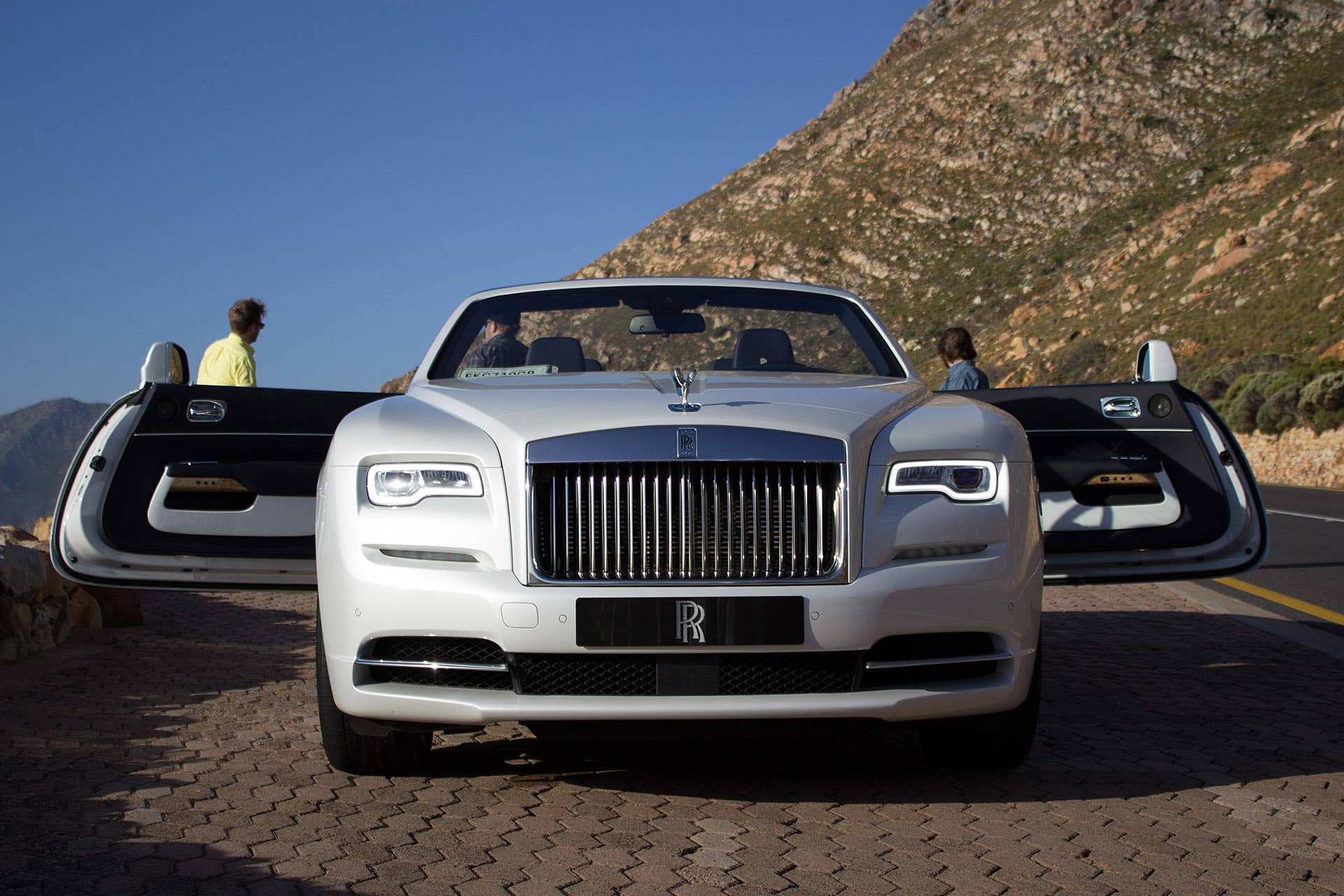 2016 Rolls-Royce Dawn front view
