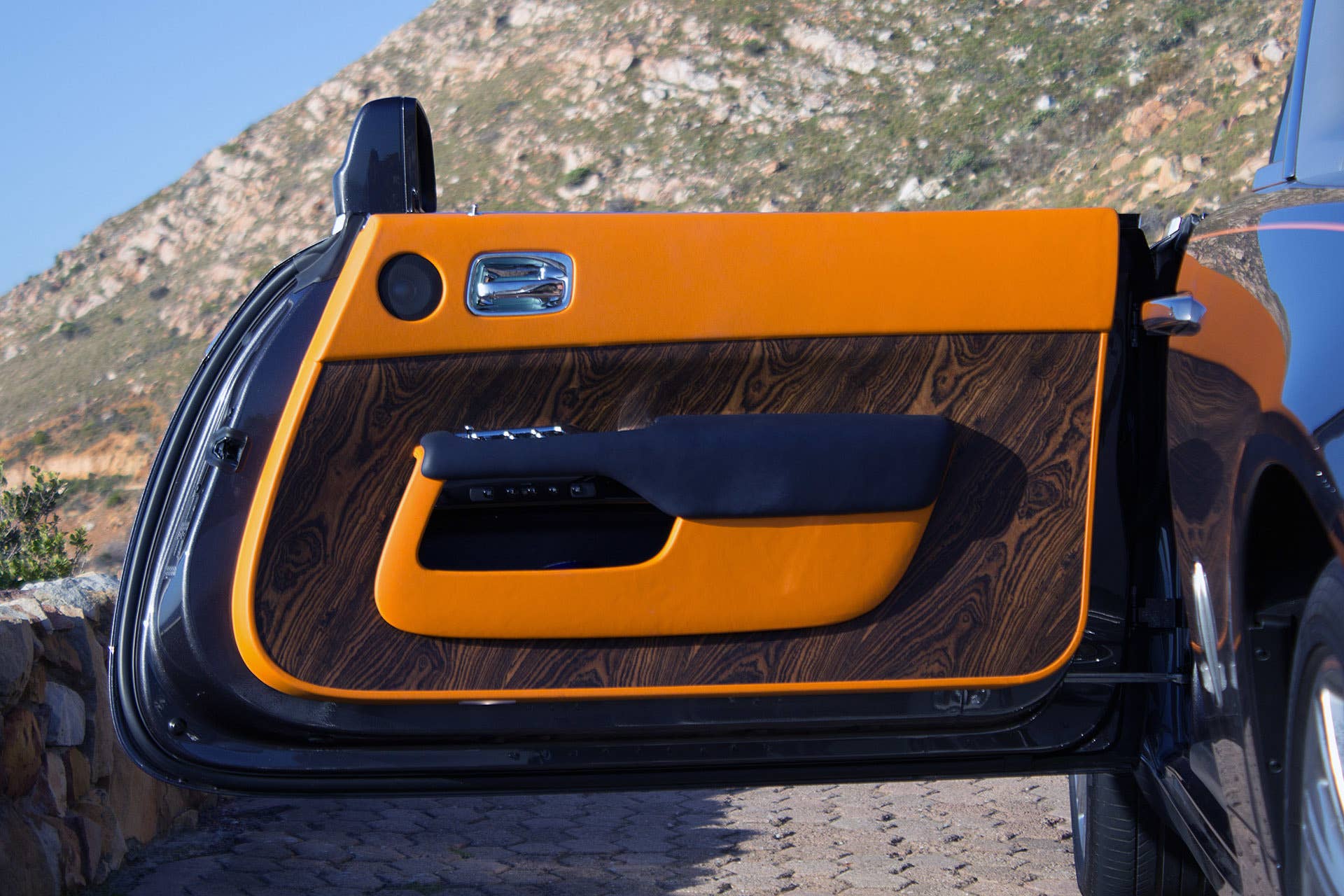 2016 Rolls-Royce Dawn door