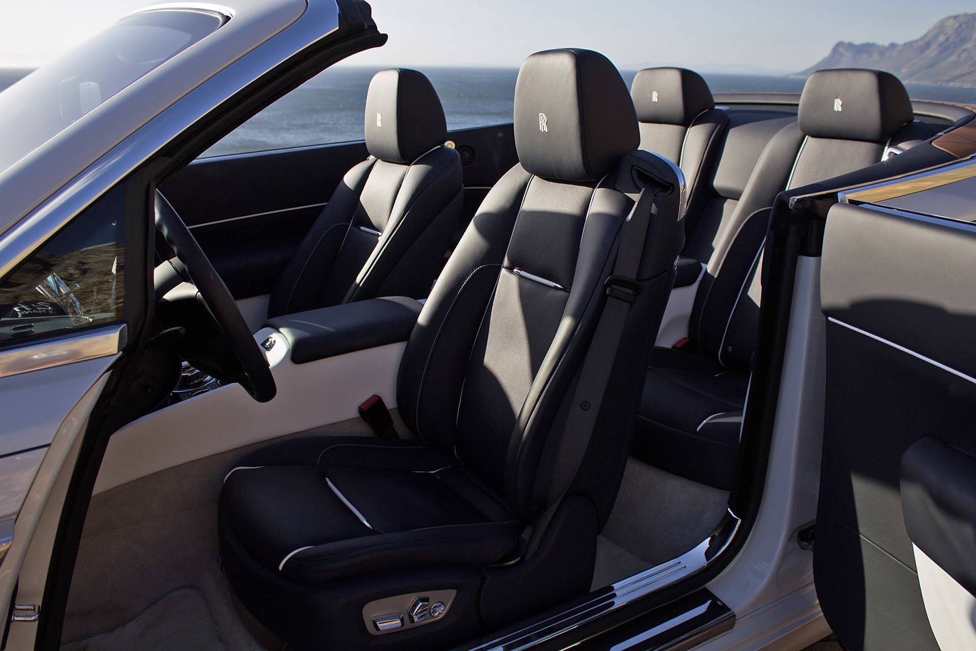 2016 Rolls-Royce Dawn seats