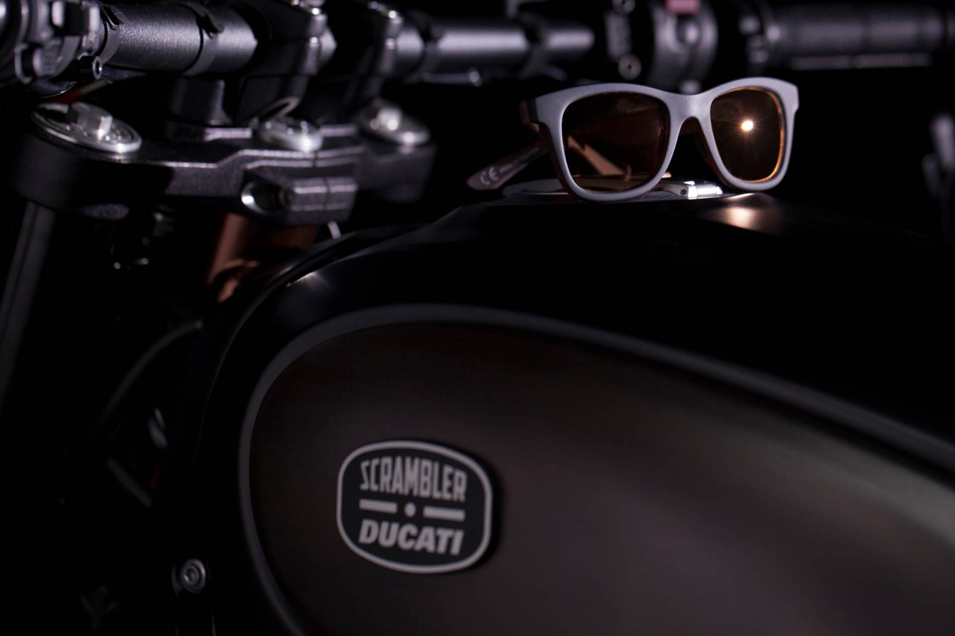 Ducati Scrambler Italia Independent tank sunglasses