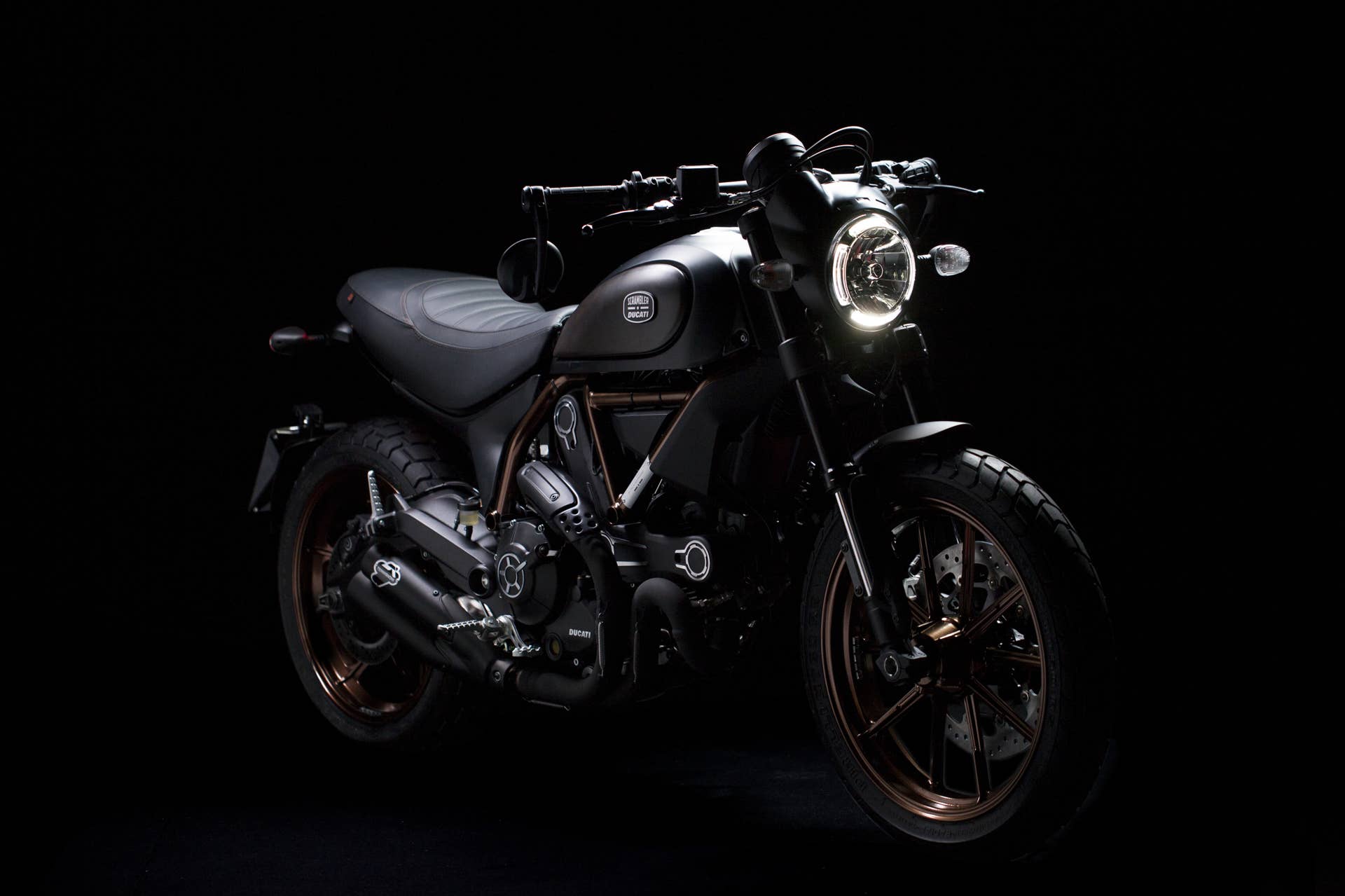 Ducati Scrambler Italia Independent front 3/4