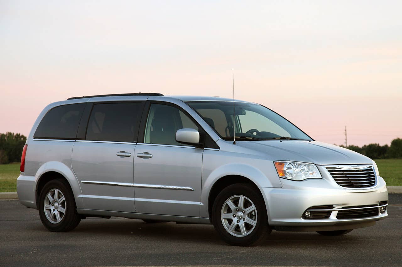 2011 Chrysler Town& Country Touring front 3/4 view