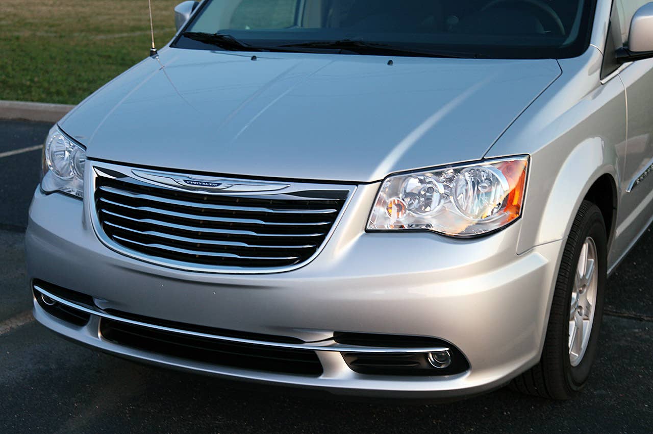2011 Chrysler Town& Country Touring front detail