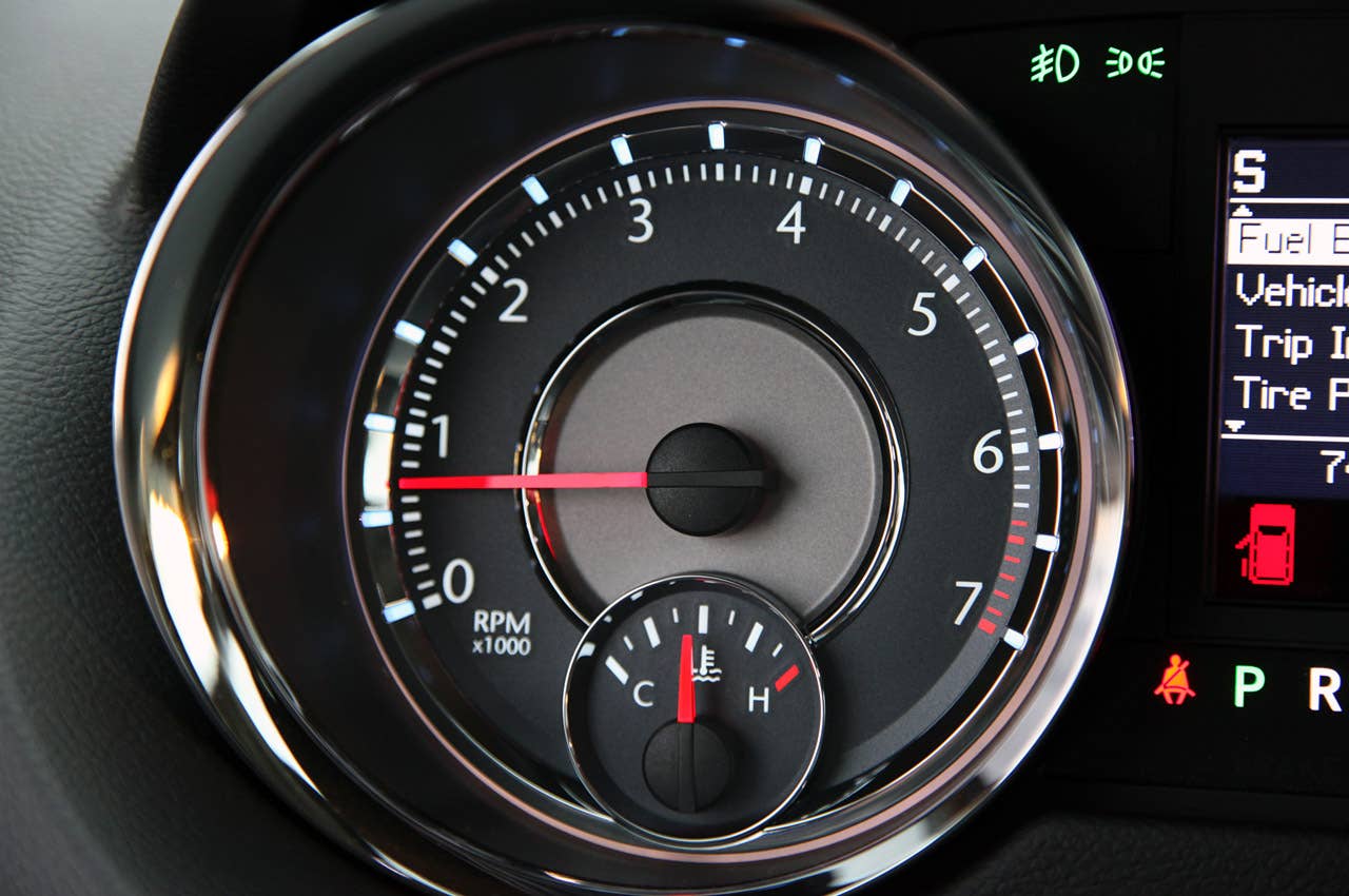 2011 Chrysler Town& Country Touring tachometer