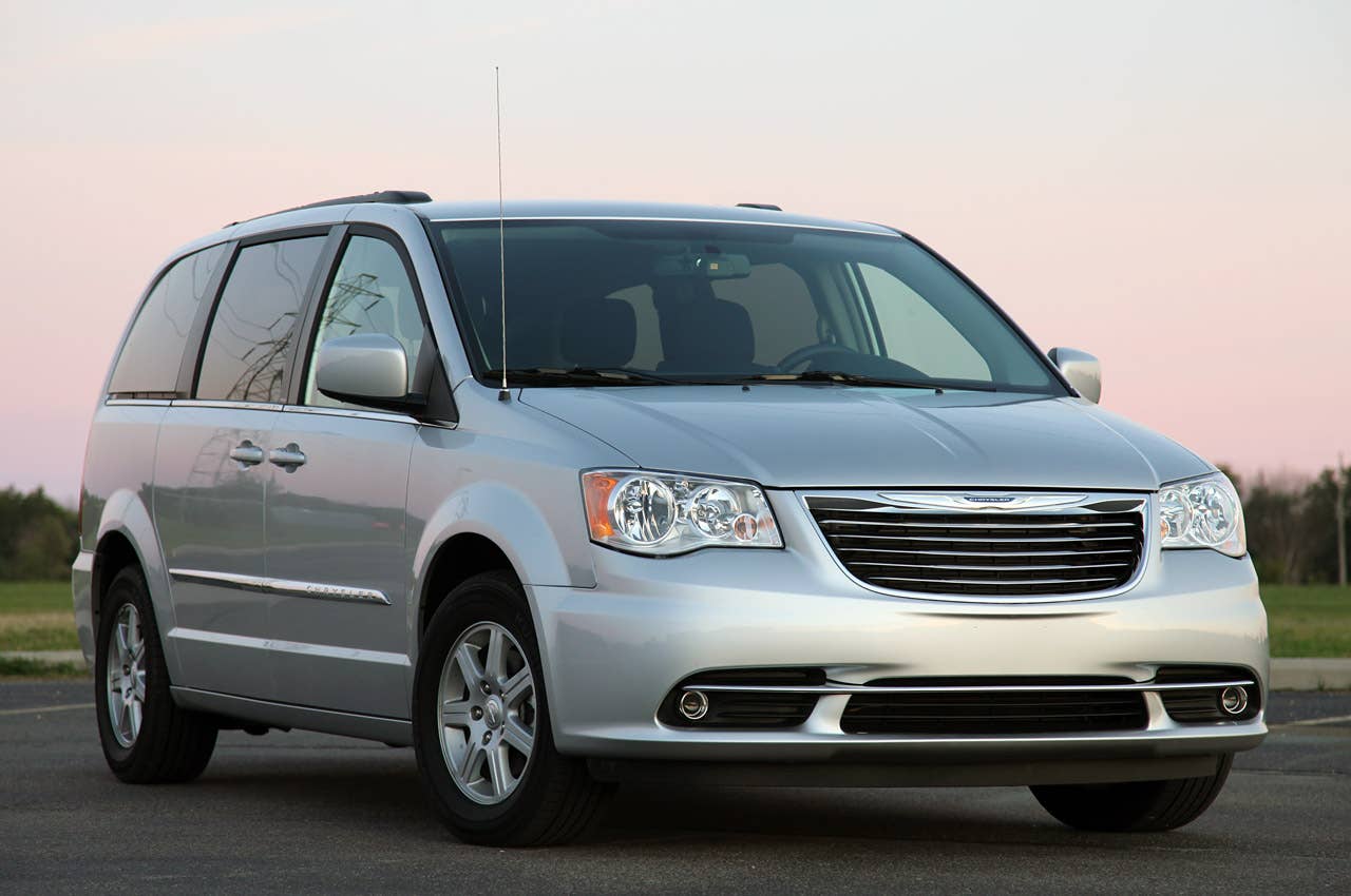 2011 Chrysler Town& Country Touring front 3/4 view