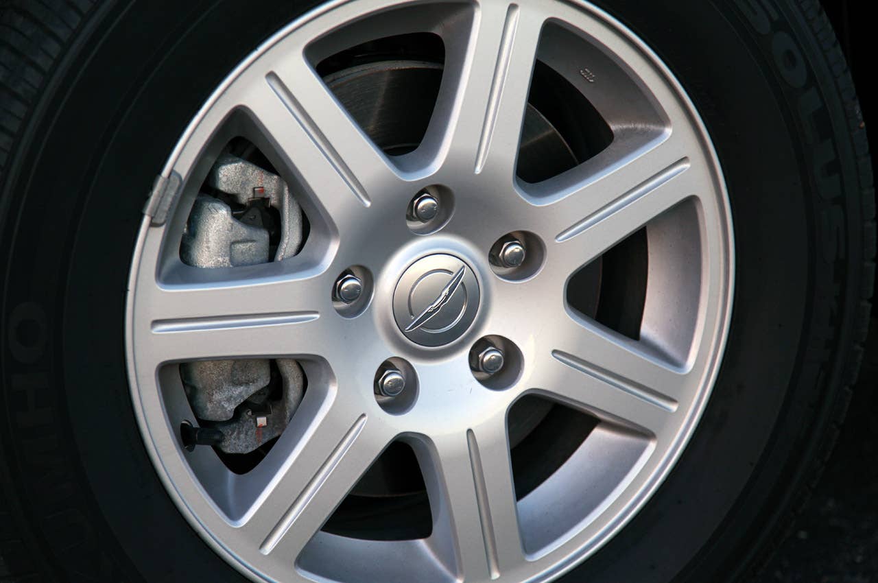 2011 Chrysler Town& Country Touring wheel