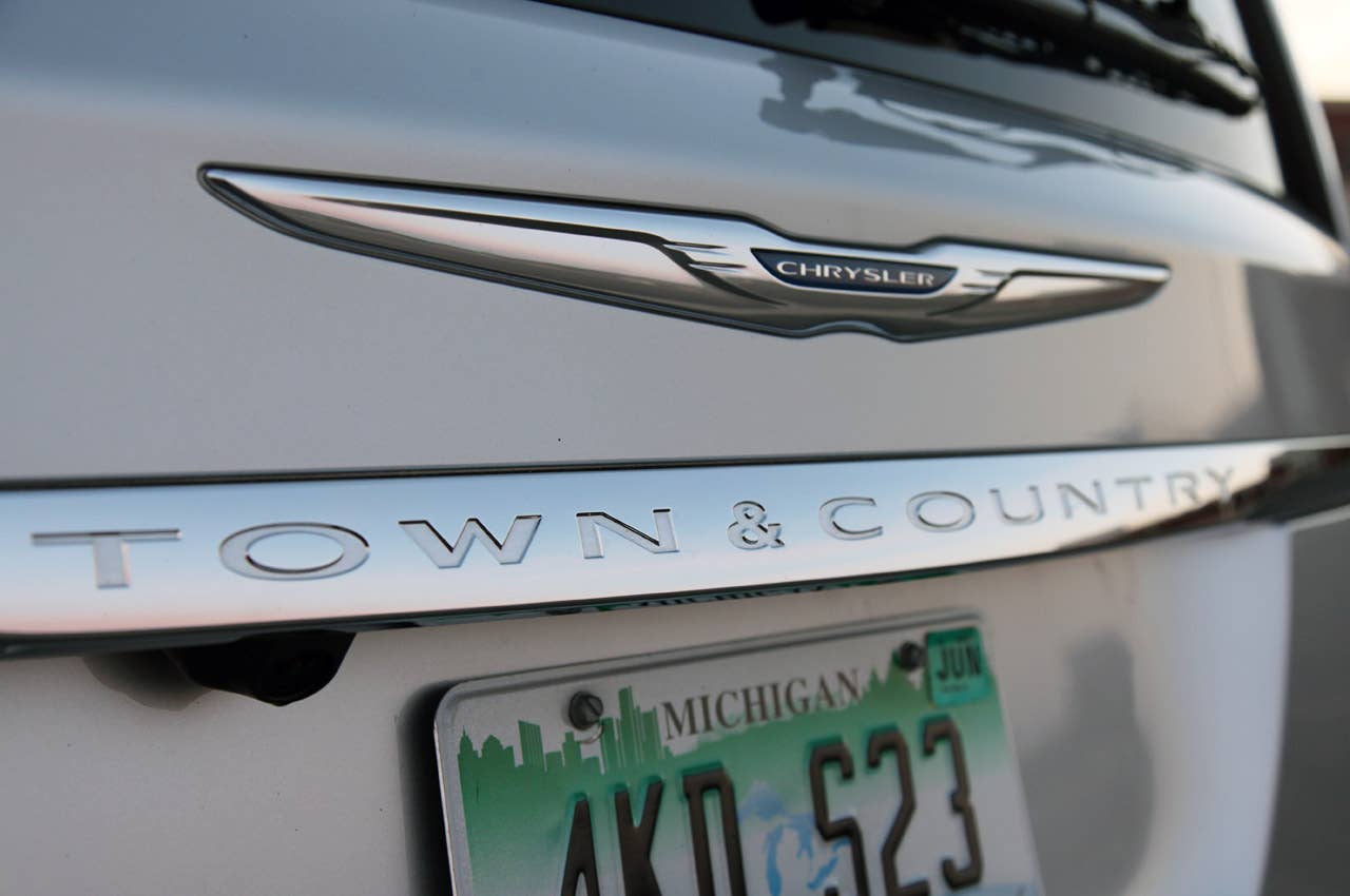 2011 Chrysler Town& Country Touring chrome trim