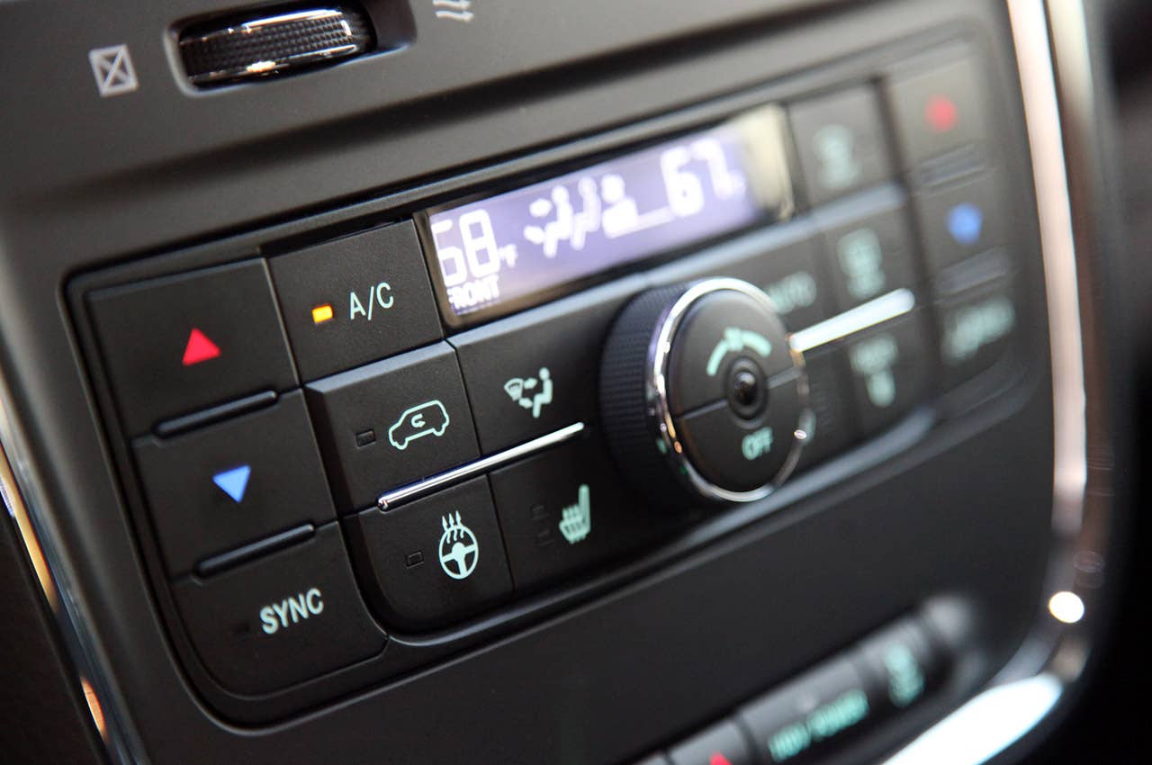 2011 Chrysler Town& Country Touring climate controls