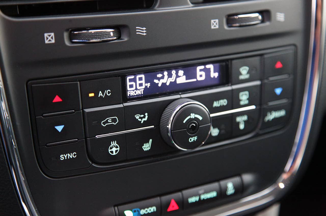 2011 Chrysler Town& Country Touring climate controls