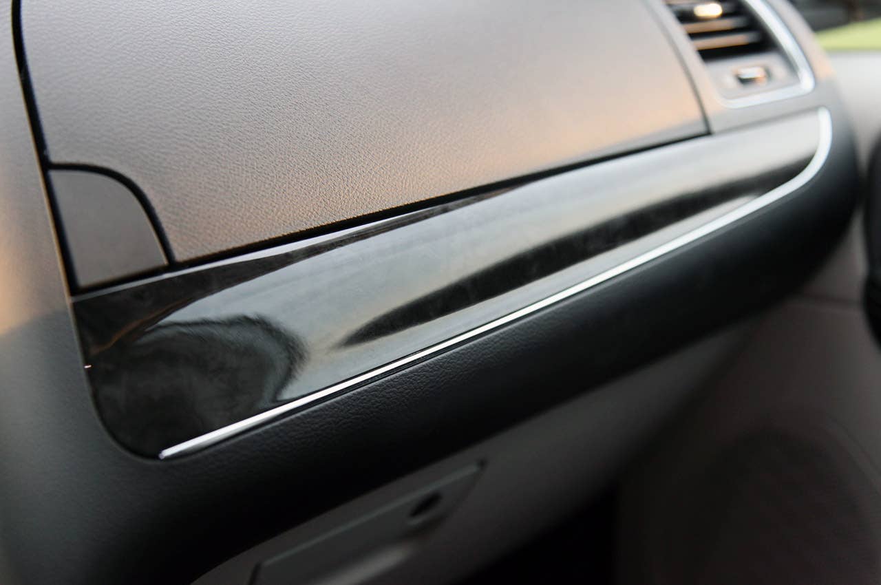 2011 Chrysler Town& Country Touring dash trim